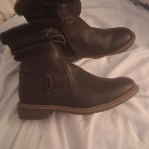 Elegant Dark Brown Winter Boots with Plush Lining